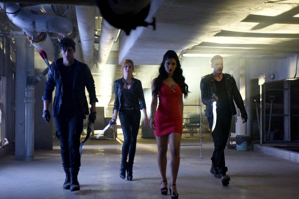 Thợ Săn Bóng Đêm: Vũ Khí Sinh Tử Thợ Săn Bóng Đêm: Vũ Khí Sinh Tử