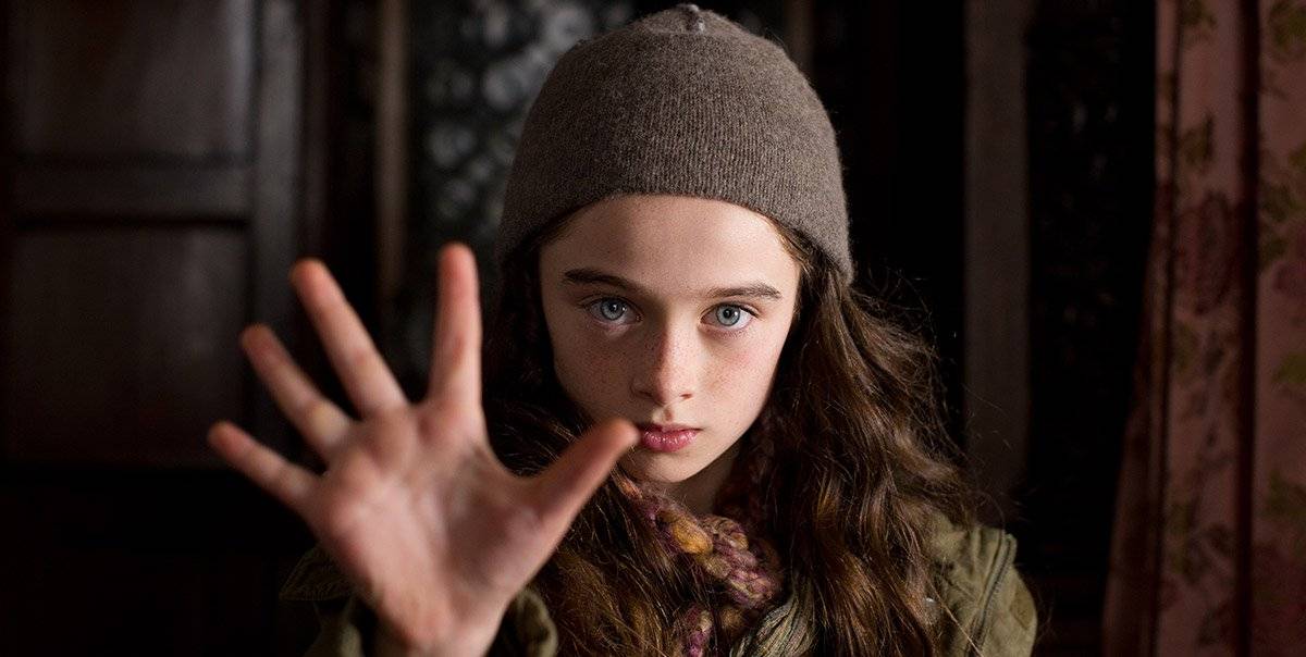 Cô Bé Thôi Miên Cô Bé Thôi Miên