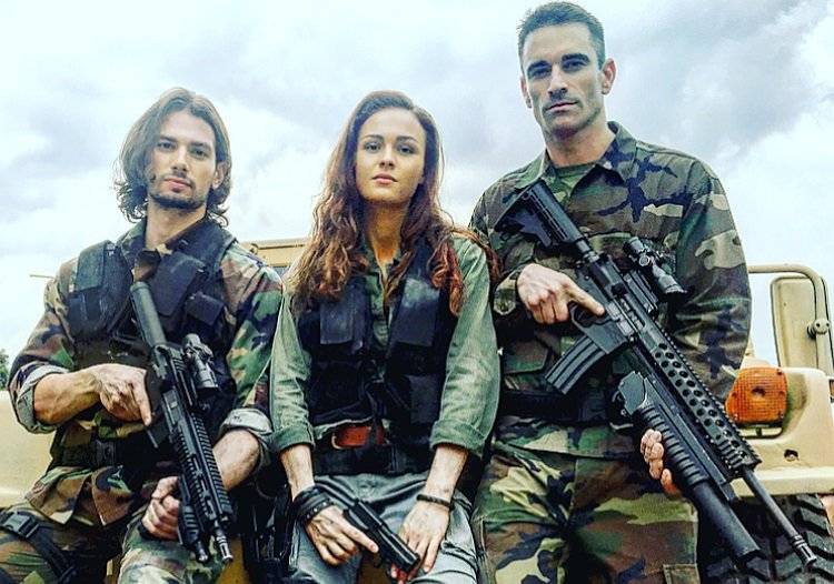 Ngày Đẫm Máu: Xác Sống Trỗi Dậy Ngày Đẫm Máu: Xác Sống Trỗi Dậy